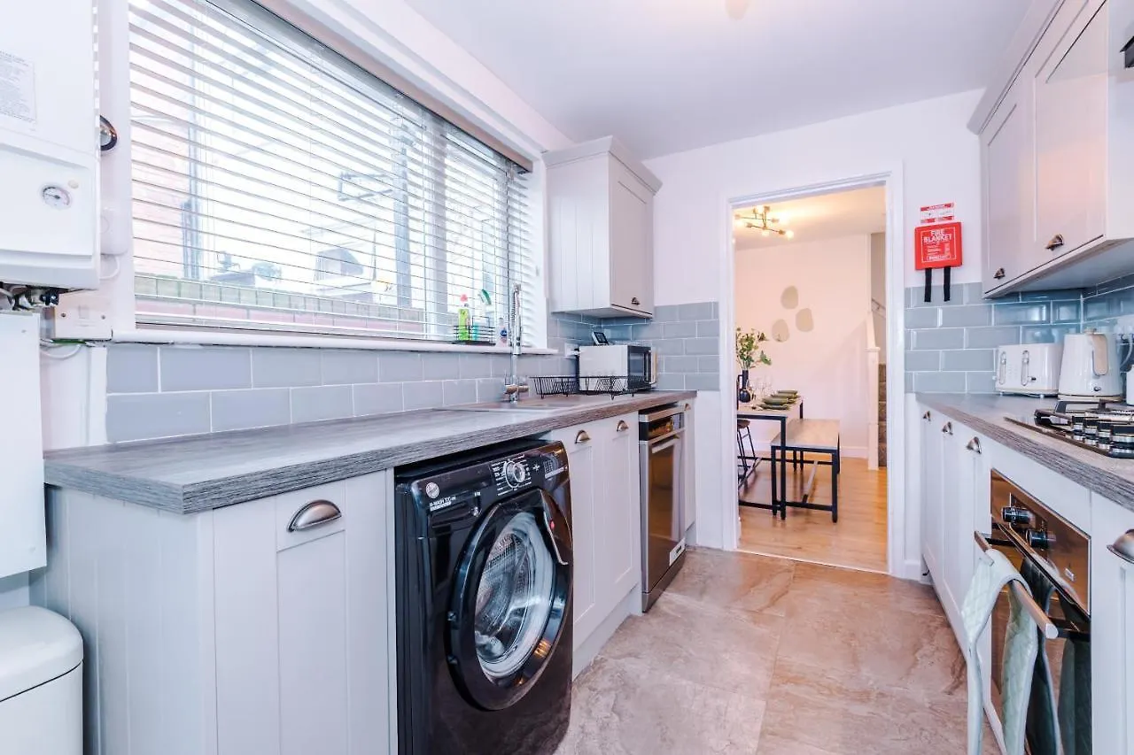 Stylish City-Centre Home: Chester Comfort for 6 United Kingdom