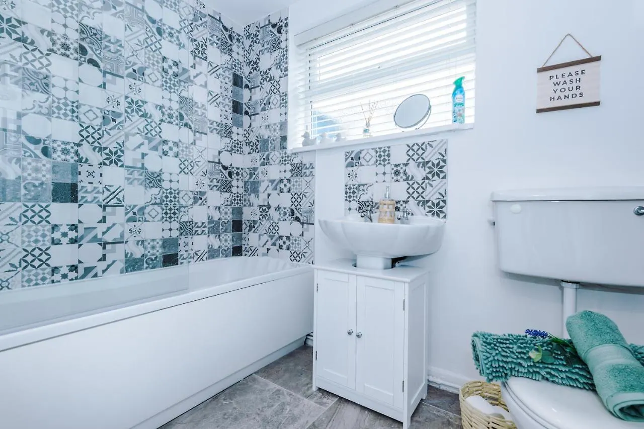 Stylish City-Centre Home: Chester Comfort for 6 United Kingdom