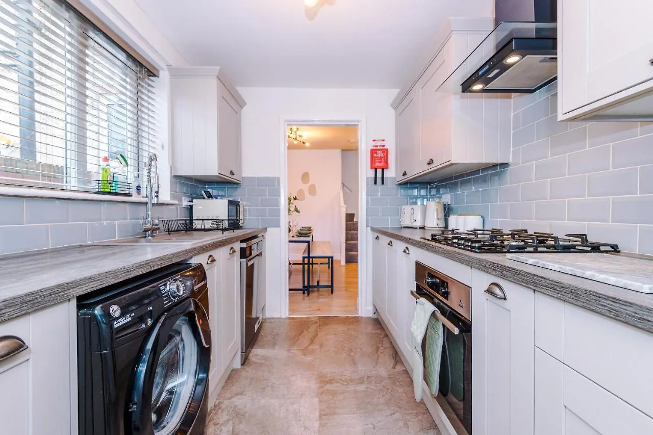 Holiday home Stylish City-Centre Home: Chester Comfort for 6
