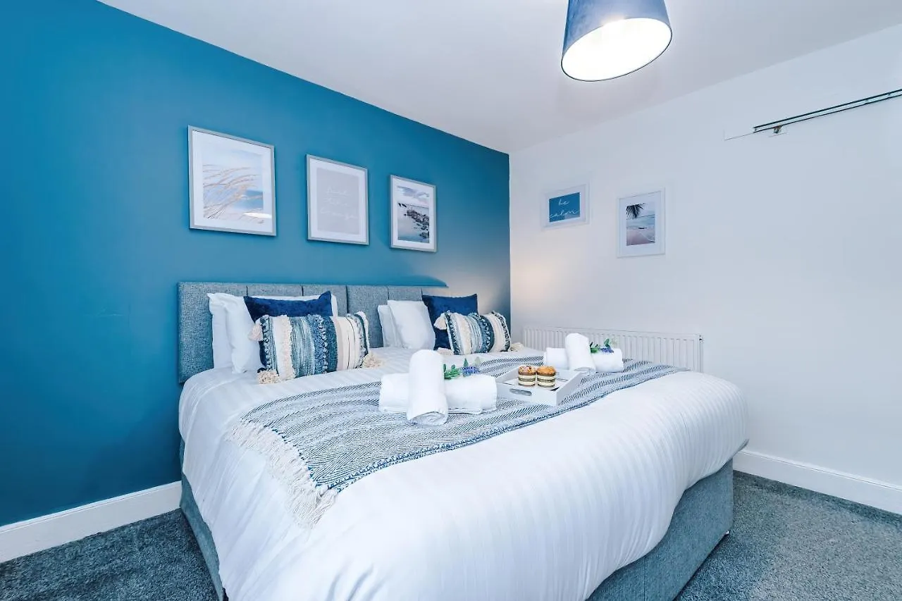 Stylish City-Centre Home: Chester Comfort for 6 Holiday home