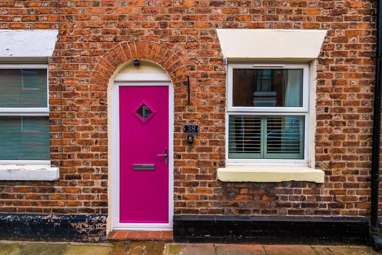 Holiday home Stylish City-Centre Home: Chester Comfort for 6