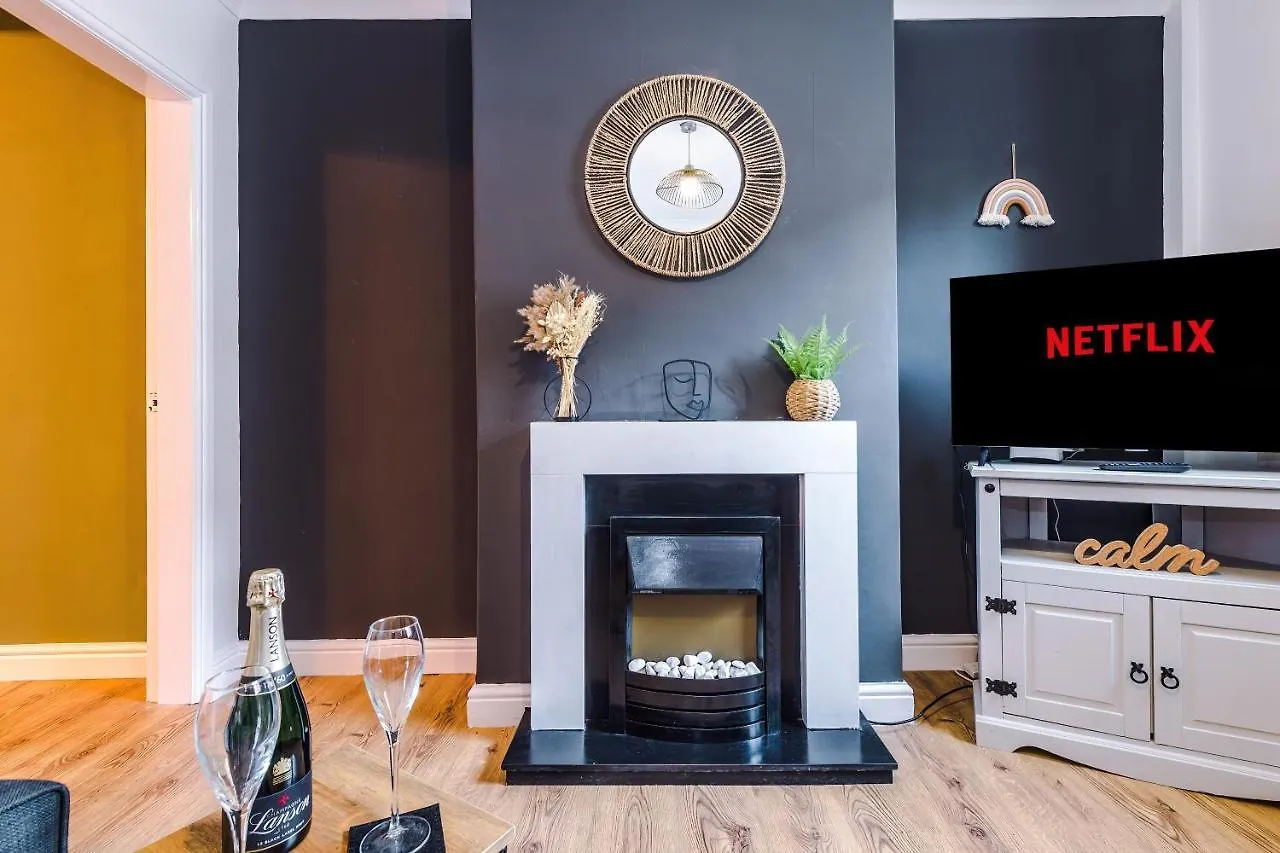 Stylish City-Centre Home: Chester Comfort for 6 United Kingdom
