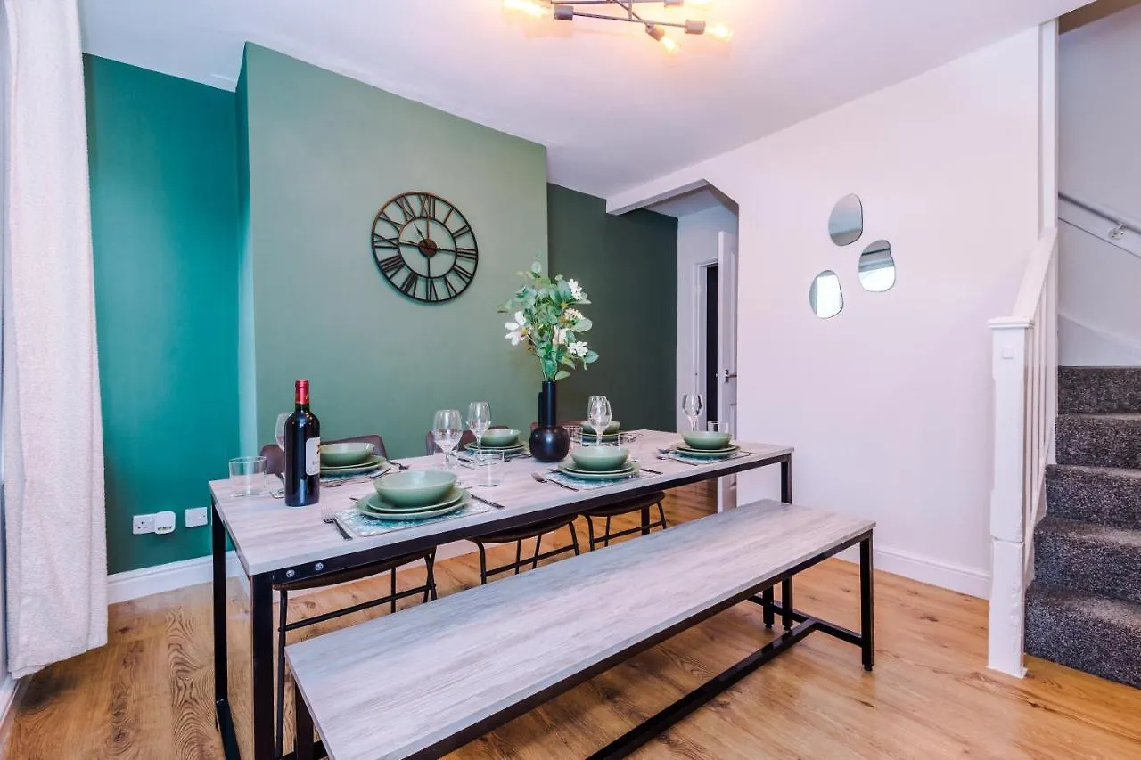 Holiday home Stylish City-Centre Home: Chester Comfort for 6