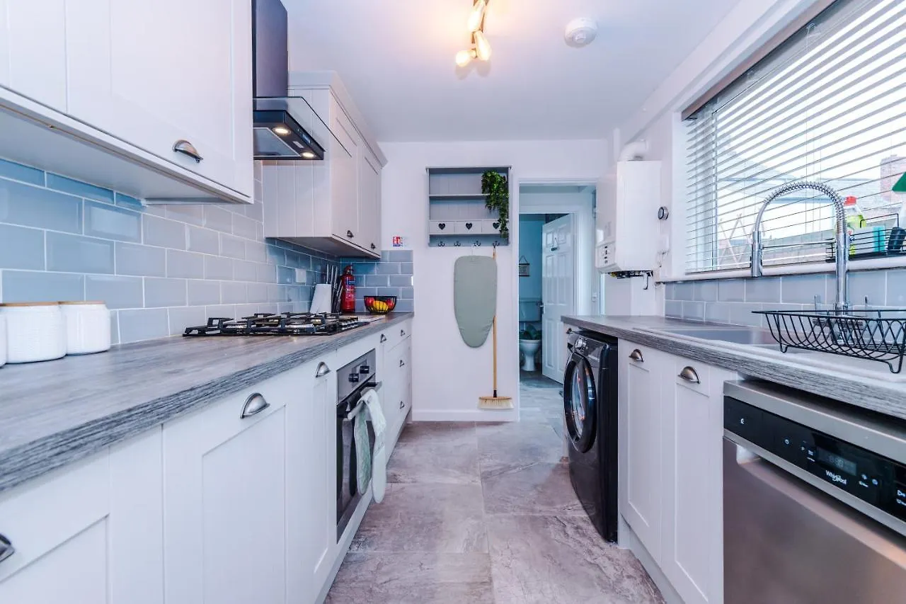 Holiday home Stylish City-Centre Home: Chester Comfort for 6
